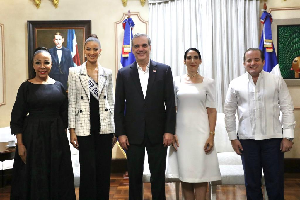 El presidente Abinader recibe a Miss República Dominicana