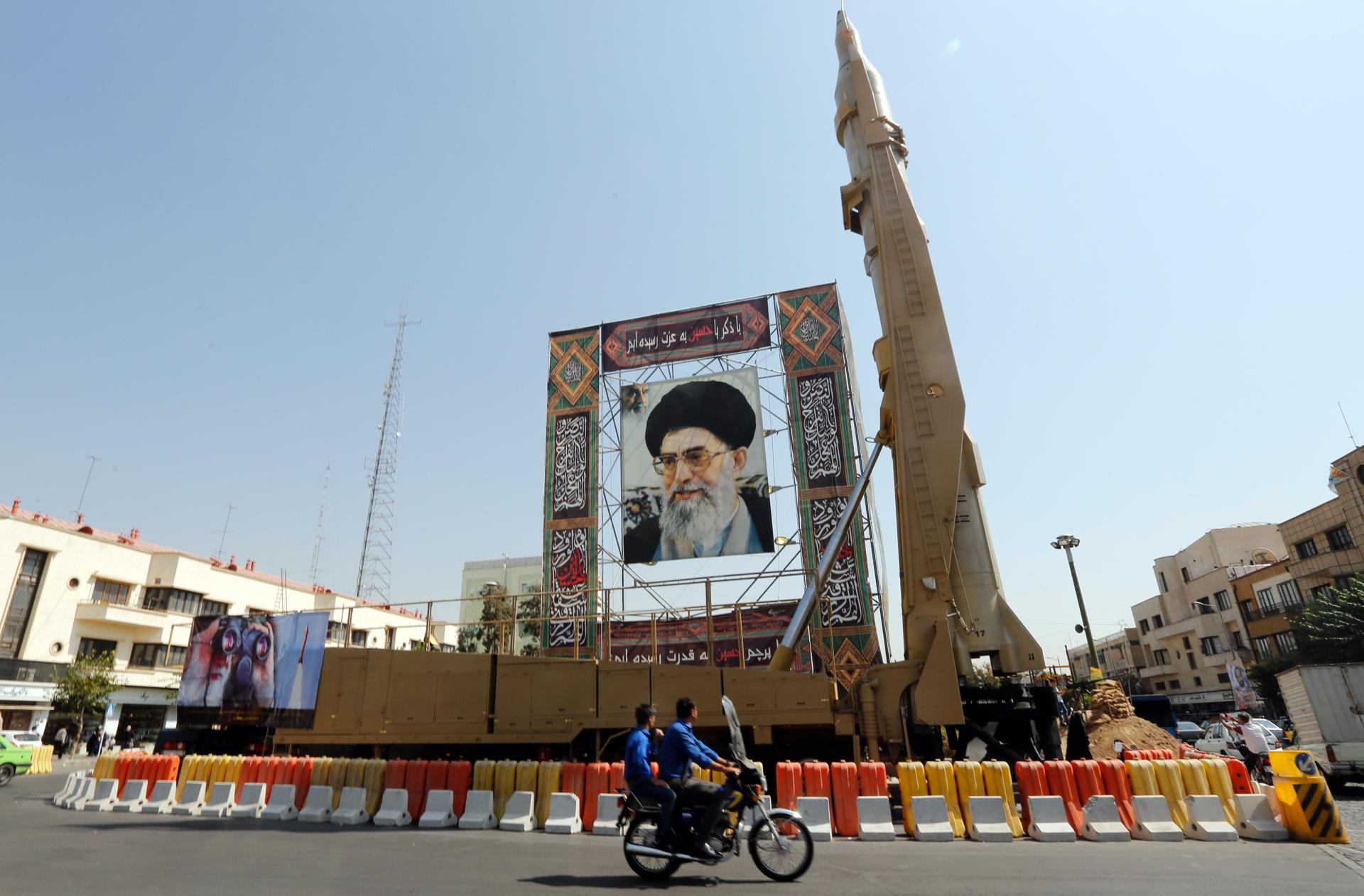 Irán presenta su primer misil hipersónico, capaz de burlar 