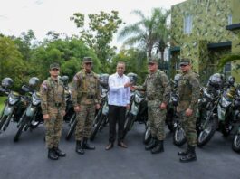 Entrega de motocicletas al Ejército de la República